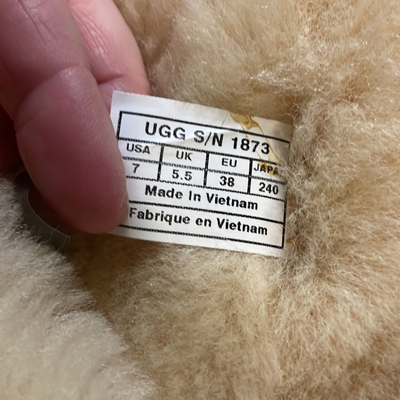 UGG Bailey Button Triplet Boots - Picture 5 of 7